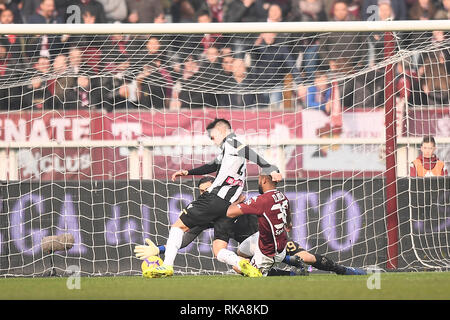 Turin, Italien. 10. Feb 2019. Foto LaPresse - Fabio Ferrari 10 Febbraio 2019 Torino, Italia Sport Calcio ESCLUSIVA TORINO FC Turin vs Udinese - Campionato di calcio Serie A TIM 2018/2019 - Stadio Olimpico Grande Torino. Nella Foto: Salvatore Sirigu (Torino FC); Foto LaPresse - Fabio Ferrari Februar 10, 2019 Turin, Italien Sport Fussball EXKLUSIVE TORINO FC Turin vs Udinese - Italienische Fußball-Liga einen TIM 2018/2019 - Olimpico Grande Torino Stadion. In der Pic: Salvatore Sirigu (Torino FC); Quelle: LaPresse/Alamy leben Nachrichten Stockfoto