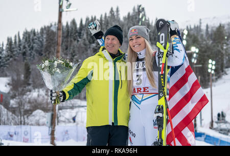 Sind, Schweden. 26 Jan, 2017. Ski Alpin, Weltmeisterschaft, Downhill, Damen: Lindsey Vonn aus den USA stellt nach dem Rennen mit der ehemaligen schwedischen Ski Racer Ingemar Stenmark. Quelle: Michael Kappeler/dpa/Alamy leben Nachrichten Stockfoto