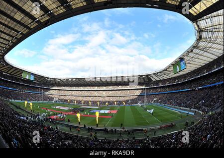 London, Großbritannien. 10. Feb 2019. Die Mannschaften laufen auf den Platz der Kunst zu Beginn des Spiels. Flammen.. England V France. Guinness sechs Nationen Rugby. Twickenham Stadium. London. UK. 10.02.2019. Credit: Sport in Bildern/Alamy leben Nachrichten Stockfoto