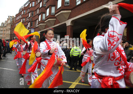 London, Großbritannien. 10. Februar 2019. Hunderte von Londonern nehmen an der Chinese New Year Celebration in Chinatown, Central London im Jahr des Schweins zu urse. Die Veranstaltung wurde organisiert von der Londoner Chinatown chinesische Association (LCCA). Foto von David Mbiyu/Alamy Live News Credit: David mbiyu/Alamy leben Nachrichten Stockfoto