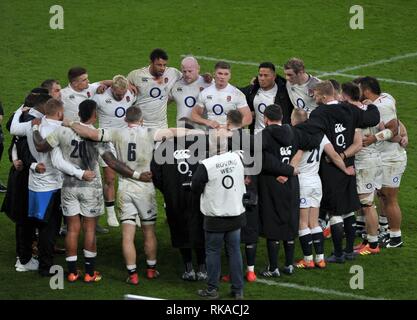 London, Großbritannien. 10. Feb 2019. Das englische Team sind von Owen Farrell (England, Kapitän) am Ende des Spiels gerichtet. England V France. Guinness sechs Nationen Rugby. Twickenham Stadium. London. UK. 10.02.2019. Credit: Sport in Bildern/Alamy leben Nachrichten Stockfoto