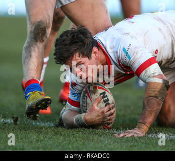 Belle Vue, Wakefield, Großbritannien. 10 Feb, 2019. Betfred Super League Rugby, Wakefield Trinity gegen St Helens; Louie Mc Carthy-Scarsbrook von St Helens zählt einen versuchen, es 18-22 Credit: Aktion plus Sport/Alamy leben Nachrichten Stockfoto