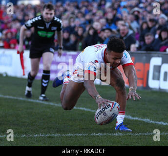 Belle Vue, Wakefield, Großbritannien. 10 Feb, 2019. Betfred Super League Rugby, Wakefield Trinity gegen St Helens; Regan Gnade von St Helens zählt einen versuchen, es 12-14 Credit: Aktion plus Sport/Alamy leben Nachrichten Stockfoto