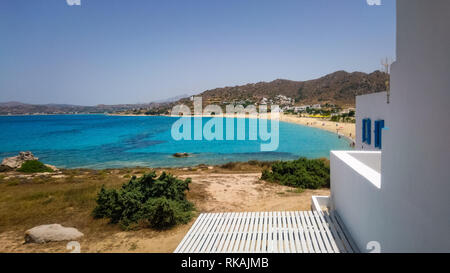 Eine Bucht mit türkisfarbenem Wasser und weißem Sand in Griechenland Stockfoto