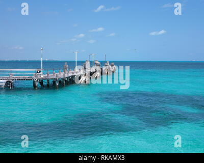 Wasser von Turtle Beach, Playa Tortugas am Karibischen Meer Landschaft mit horizontlinie in Cancun in Mexiko Stadt Stockfoto