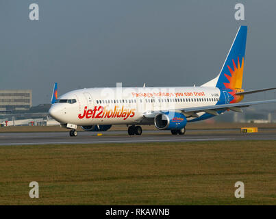 Jet2 Urlaub Boeing 737-8 MG, G-JZBE nehmen Sie am Flughafen Manchester Stockfoto