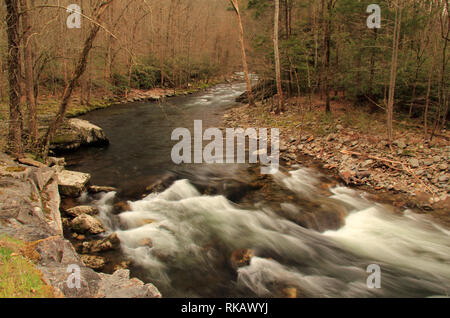 Teilweise befindet sich in Great Smokey Mountains National Park, der kleine Fluss bietet einige der schönsten Landschaft im Südosten der Vereinigten Staaten Stockfoto