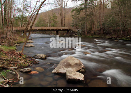 Teilweise befindet sich in Great Smokey Mountains National Park, der kleine Fluss bietet einige der schönsten Landschaft im Südosten der Vereinigten Staaten Stockfoto