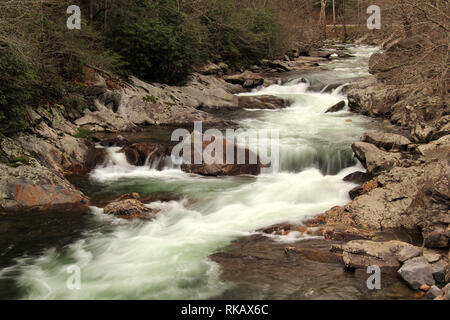 Teilweise befindet sich in Great Smokey Mountains National Park, der kleine Fluss bietet einige der schönsten Landschaft im Südosten der Vereinigten Staaten Stockfoto