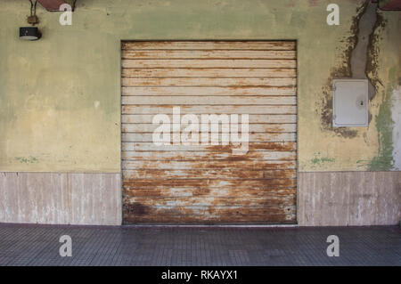 Closed Shop, ausgefallene Arbeit, Rusty Shutter Stockfoto