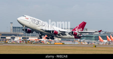 Jungfrau alantic Boeing 747-400, G-VROM, namens Barbarella, nimmt am Flughafen Manchester Stockfoto