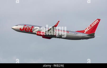 Jet2 Boeing 737-8 MG, G-JZHR nimmt vom Flughafen Manchester Stockfoto