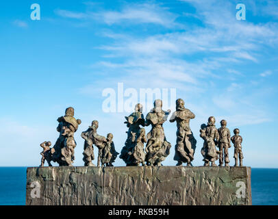 Cove Fishing Desaster 1881 Denkmal der trauernden Frauen und Kinder von Jill Watson; 189 Fischer starben, Berwickshire, Scottish Borders, Schottland, Großbritannien Stockfoto