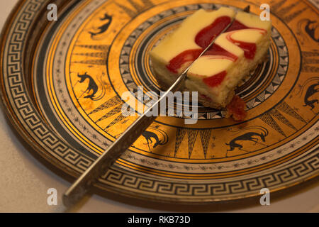 Was mit übrig gebliebenen Cheese Cake Bars. Stockfoto