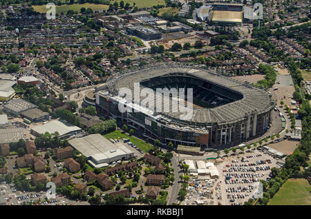 Luftaufnahme des berühmten Rugby Stadion in Twickenham, South West London. Home der England Rugby Football Union. Die kleineren Stoop Memorial Groun Stockfoto