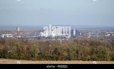 Ansicht von Süden über das Stadtzentrum von Basingstoke, Hampshire an einem klaren Tag Winter. Die meisten der hohen Gebäude sind jetzt von umgewandelt. Stockfoto