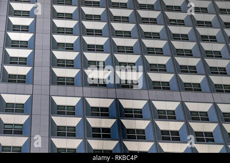 Nahaufnahme der Verkleidungen und Panels des Grand Arch de La Defense in Paris, Frankreich Stockfoto