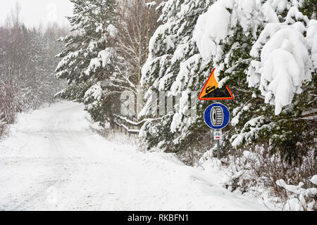 Snowy road in snow in moutain Stockfoto
