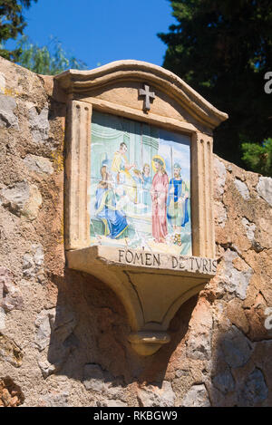 Religiösen Kunstwerken, eine der Szenen der Stationen des Kreuzes in Deia, Mallorca, Balearen, Spanien. Stockfoto