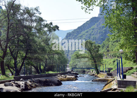 Berg Kanu Slalom am Treska Fluss in Matka Canyon. Skopje, Mazedonien. Stockfoto