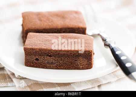 Süße Schokolade brownies an der Platte. Stockfoto