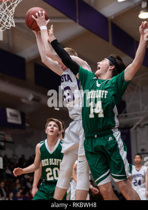 Basketball Aktion mit Red Bluff vs Shasta Junior Varsity in Redding, Kalifornien. Stockfoto