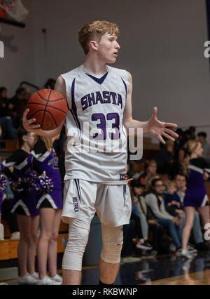 Basketball Aktion mit Red Bluff vs Shasta Junior Varsity in Redding, Kalifornien. Stockfoto