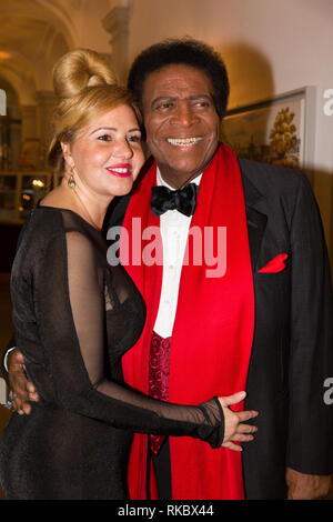 DRESDEN, Deutschland - 01. Februar: Roberto Blanco und seine Frau Luzandra Blanco während der Semper Opernball 2019 (Semper Opernball) Stockfoto