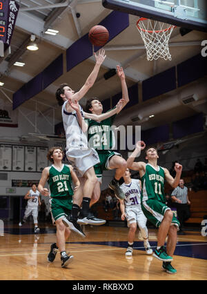 Basketball Aktion mit Red Bluff vs Shasta Junior Varsity in Redding, Kalifornien. Stockfoto