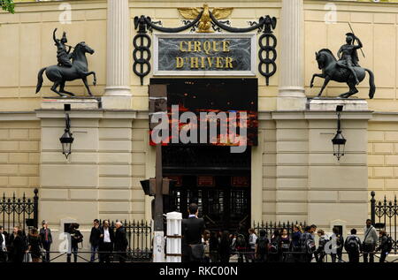 AJAXNETPHOTO. PARIS, FRANKREICH, PARIS. - CITY CIRCUS - Eintritt zum Cirque d'Hiver IN DER 2. ARR. IN DER RUE AMELOT. Foto: Jonathan Eastland/AJAX REF: D 121506 2587 Stockfoto