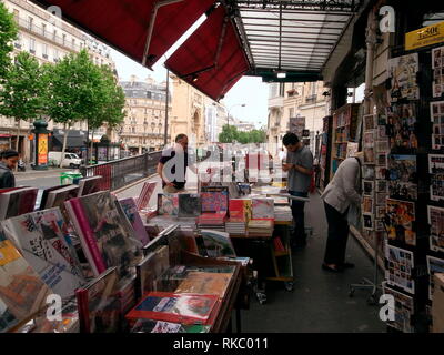 AJAXNETPHOTO. PARIS, FRANKREICH, PARIS. - Gute liest - BUCHHANDLUNG IM 2. ARR. Auf BLVD. DE Bonne Nouvelle in der Nähe von Porte SAINT-DENIS. Foto: Jonathan Eastland/AJAX REF: GR3 121506 13685 Stockfoto