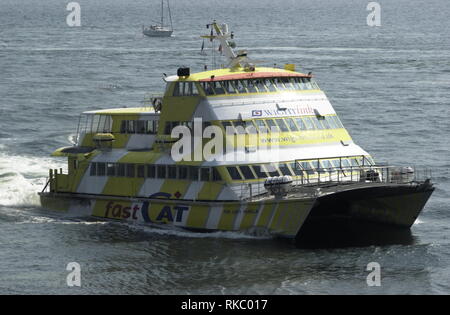 AJAXNETPHOTO. Mai 2004. - PORTSMOUTH, ENGLAND - ISLE OF WIGHT FÄHRE UNSERE LADY PAMELA NACH INNEN GEBUNDEN. Foto: Jonathan Eastland/AJAX REF: D 41705 244 Stockfoto