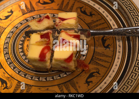 Was mit übrig gebliebenen Cheese Cake Bars. Stockfoto