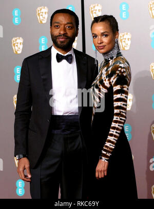 Chiwetel Ejiofor und Frances Aaternir Teilnahme an der 72nd British Academy Film Awards gehalten an der Royal Albert Hall, Kensington Gore, Kensington, London. Stockfoto