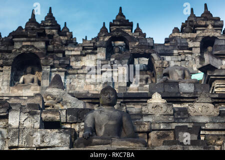 Multi-reihenhaus Borobudur Tempel 9. Jahrhundert Mahayana-buddhistischen Tempel in Magelang Regency, in Java, Indonesien Stockfoto