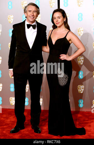 Steve Coogan und Tochter Klara Coogan Teilnahme an der 72nd British Academy Film Awards in der Royal Albert Hall, Kensington Gore, Kensington, London statt. Stockfoto
