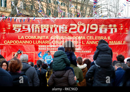 Rom, Italien. 10. Feb 2019. Die Feiern zum chinesischen Neujahr 2019 in Rom. Dieses Jahr beginnt das Jahr des Schweins. Foto Samantha Zucchi Insidefoto Credit: insidefoto Srl/Alamy leben Nachrichten Stockfoto