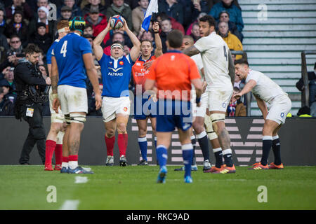 Twickenham, Vereinigtes Königreich. 7. Februar, Französisch Hooker und Kapitän, Gilhem GUIRADO,. wirft, während England gegen Frankreich, 2019 Guinness sechs Nationen Rugby Match an der RFU-Stadion, Twickenham, England, © PeterSPURRIER: Intersport Bilder Bild: Peter SPURRIER/Alamy Live gespielt Stockfoto