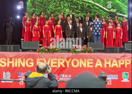 London, Großbritannien. 10 Feb, 2019. Chor auf der Bühne auf dem Trafalgar Square in London, England, UK., während des chinesischen neuen Jahres feiern. Credit: Ian Laker/Alamy Leben Nachrichten. Stockfoto