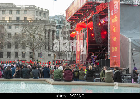 London, Großbritannien. 10 Feb, 2019. Chor auf der Bühne auf dem Trafalgar Square in London, England, UK., während des chinesischen neuen Jahres feiern. Credit: Ian Laker/Alamy Leben Nachrichten. Stockfoto