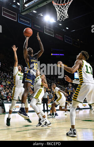 Fairfax, Virginia, USA. 10 Feb, 2019. La Salle Entdecker guard SAUL PHIRI (13) schießt, das während der ersten Hälfte gegen die George Mason Patrioten an EagleBank Arena. Credit: Terrence Williams/ZUMA Draht/Alamy leben Nachrichten Stockfoto