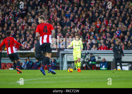 Bilbao, Spanien. 10 Feb, 2019. 10.02.2019. Bilbao, Pa's Vasco. San Mames. Liga Santander. Athletic Bilbao gegen FC Barcelona. FC Barcelona Mittelfeldspieler Coutinho Fahren der Kugel. Credit: Alvaro Campo/Alamy leben Nachrichten Stockfoto