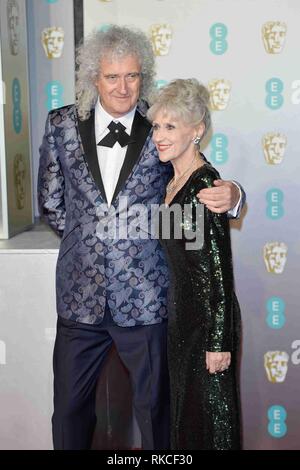 London, Großbritannien. 10 Feb, 2019. LONDON, Großbritannien - 10. Februar: Brian May und Anita Dobson an der 72nd British Academy Film Awards gehalten an der Albert Hall am 10. Februar 2019 in London, Vereinigtes Königreich. Foto: imageSPACE Credit: Imagespace/Alamy leben Nachrichten Stockfoto