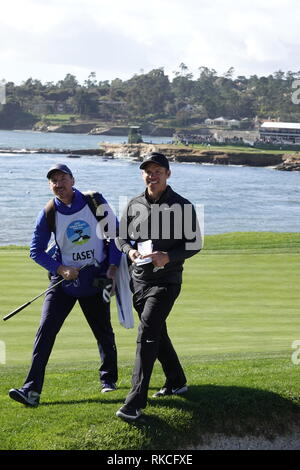 Pebble Beach, Kalifornien, USA. 10 Feb, 2019. 10. Februar, 2019 Pebble Beach Golf Links, CA, USA Paul Casey Spaziergänge Die fabelhafte Fahrrinnen der Pebble Beach Strand während der Endrunde, die von der AT&T Pro-Am am Kiesel-Strand Credit: Motofoto/Alamy leben Nachrichten Stockfoto