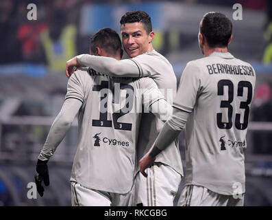 Reggio Emilia, Italien. 10 Feb, 2019. Juventus' Cristiano Ronaldo (C) feiert mit seinen Mannschaftskameraden während einer Serie ein Fußballspiel zwischen Sassuolo und FC Juventus in Reggio Emilia, Italien, 10.02.2019. FC Juventus Turin gewann 3-0. Credit: Alberto Lingria/Xinhua/Alamy leben Nachrichten Stockfoto