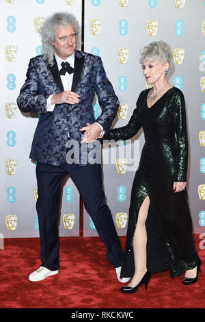 London, Großbritannien. 10 Feb, 2019. LONDON, GROSSBRITANNIEN. Februar 10, 2019: Brian May & Anita Dobson für den BAFTA Film Awards 2019 in der Royal Albert Hall, London anreisen. Bild: Steve Vas/Featureflash Credit: Paul Smith/Alamy leben Nachrichten Stockfoto
