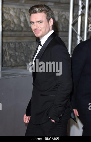 London, Großbritannien. 10 Feb, 2019. LONDON, GROSSBRITANNIEN. Februar 10, 2019: Richard Madden für den BAFTA Film Awards 2019 in der Royal Albert Hall, London anreisen. Bild: Steve Vas/Featureflash Credit: Paul Smith/Alamy leben Nachrichten Stockfoto