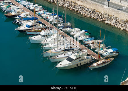 MONACO - Oktober 22, 2017: hohen Winkel Blick auf den Hafen von Fontvieille. Die Aria wurde von einem italienischen Architekten, Manfredi Nicoletti, zwischen den 197 entwickelt. Stockfoto