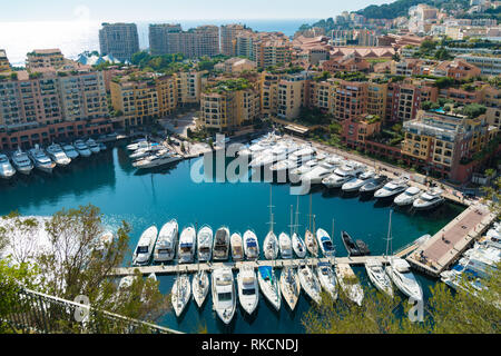 MONACO - Oktober 22, 2017: hohen Winkel Blick auf den Hafen von Fontvieille. Die Aria wurde von einem italienischen Architekten, Manfredi Nicoletti, zwischen den 197 entwickelt. Stockfoto