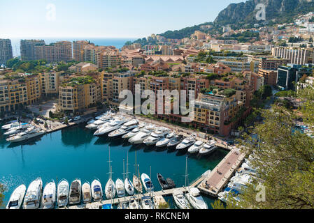 MONACO - Oktober 22, 2017: hohen Winkel Blick auf den Hafen von Fontvieille. Die Aria wurde von einem italienischen Architekten, Manfredi Nicoletti, zwischen den 197 entwickelt. Stockfoto